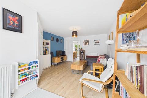 3 bedroom terraced house for sale, Gwendoline Buck Drive, Aylesbury HP21