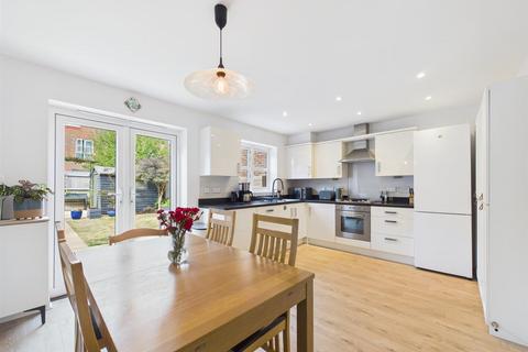 3 bedroom terraced house for sale, Gwendoline Buck Drive, Aylesbury HP21