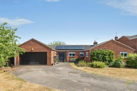 4 bedroom detached house for sale, Hunt Close, Hampton Magna, Warwick