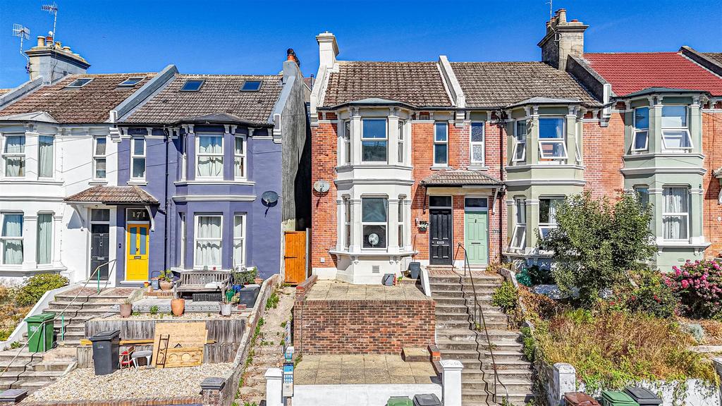3 bedroom end of terrace house for sale in Hastings on OnTheMarket