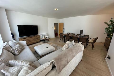 2 bedroom apartment to rent, Beetham Plaza, Liverpool, L2
