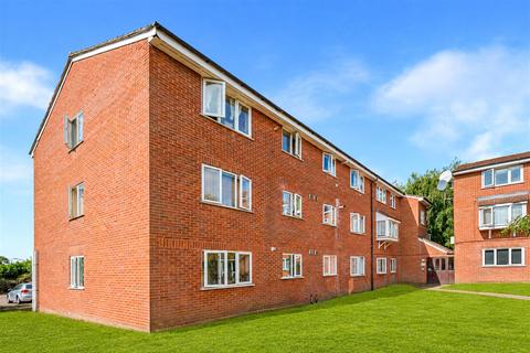 2 bedroom flat for sale, Millhaven Close, Romford