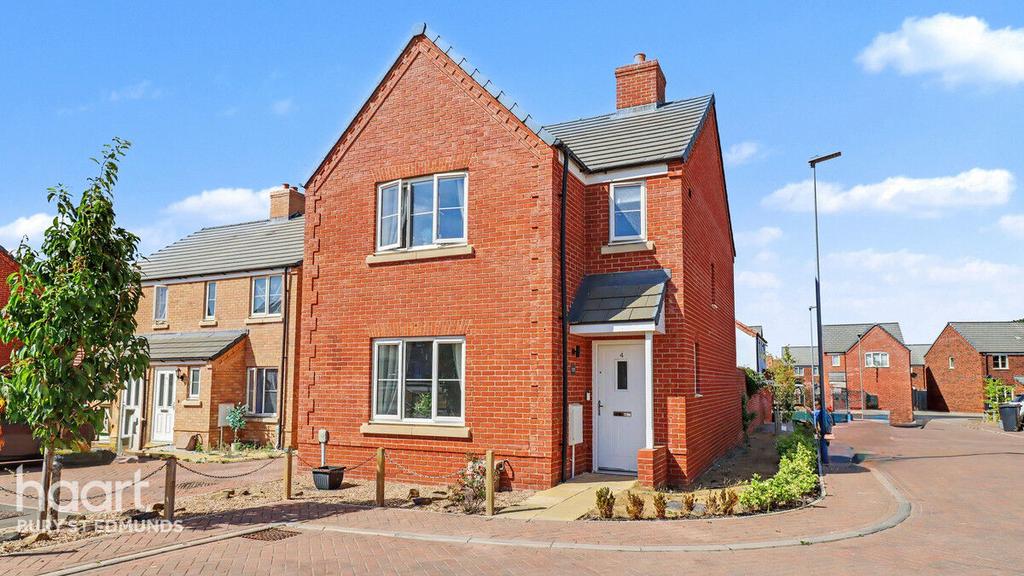 3 bedroom detached house for sale in Bury St Edmunds on OnTheMarket