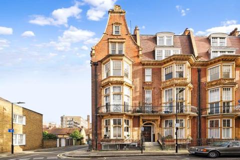 Studio to rent, Orme Court, London, W2