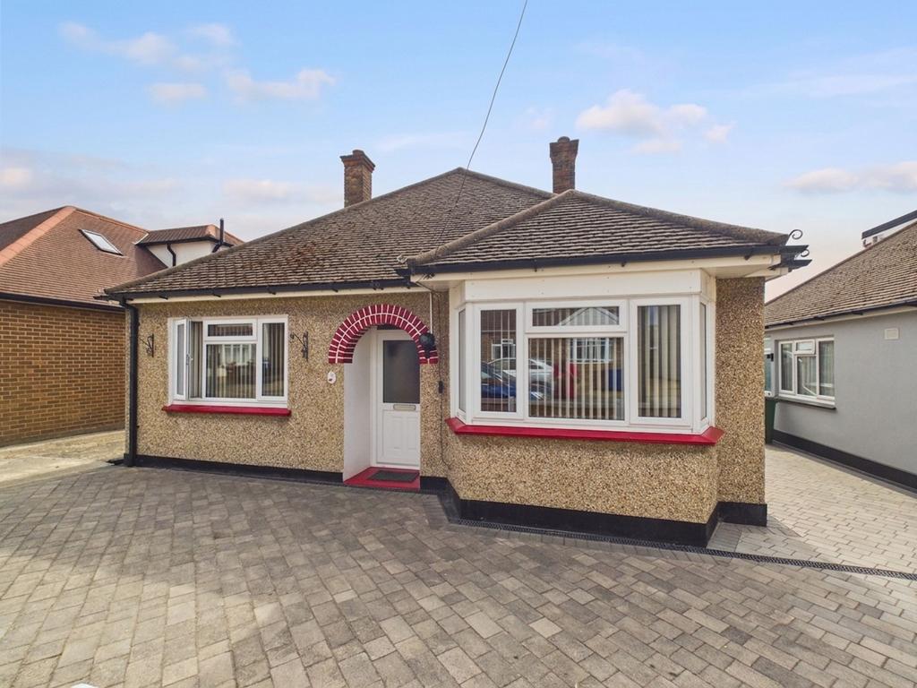 3 bedroom detached bungalow for sale in Stanford-Le-Hope on OnTheMarket