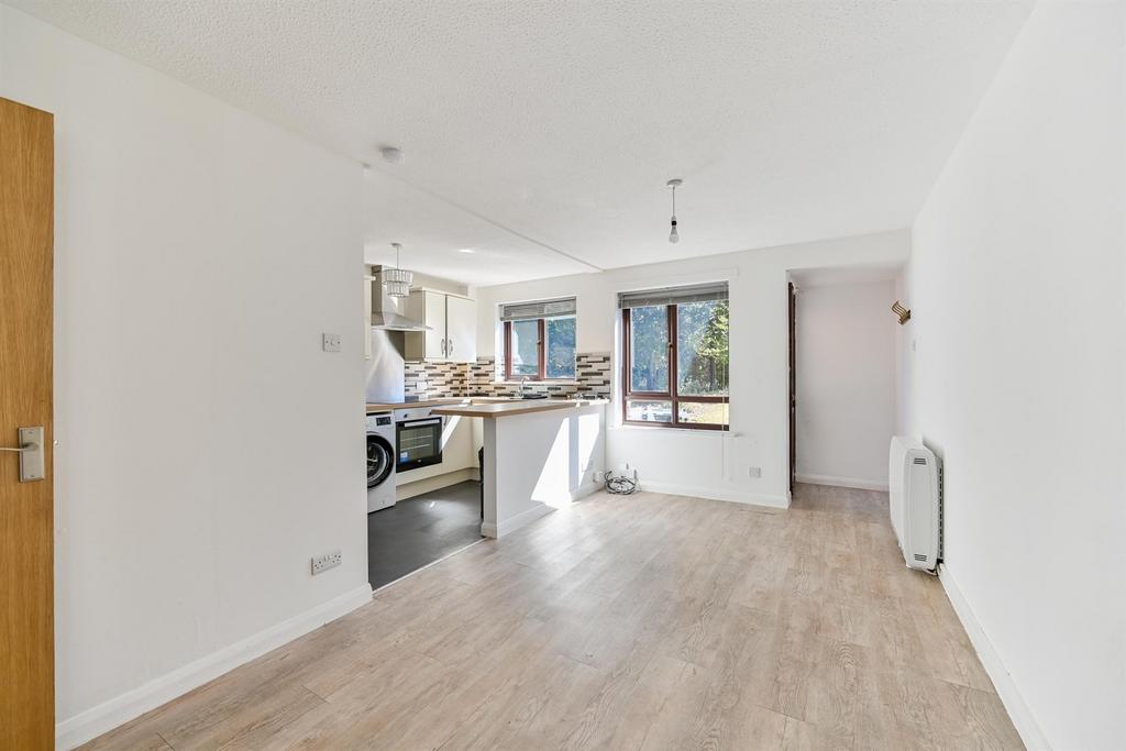 Apartment in Reading - View 3