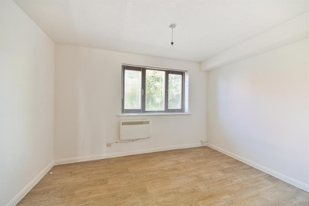 Apartment in Reading - View 5