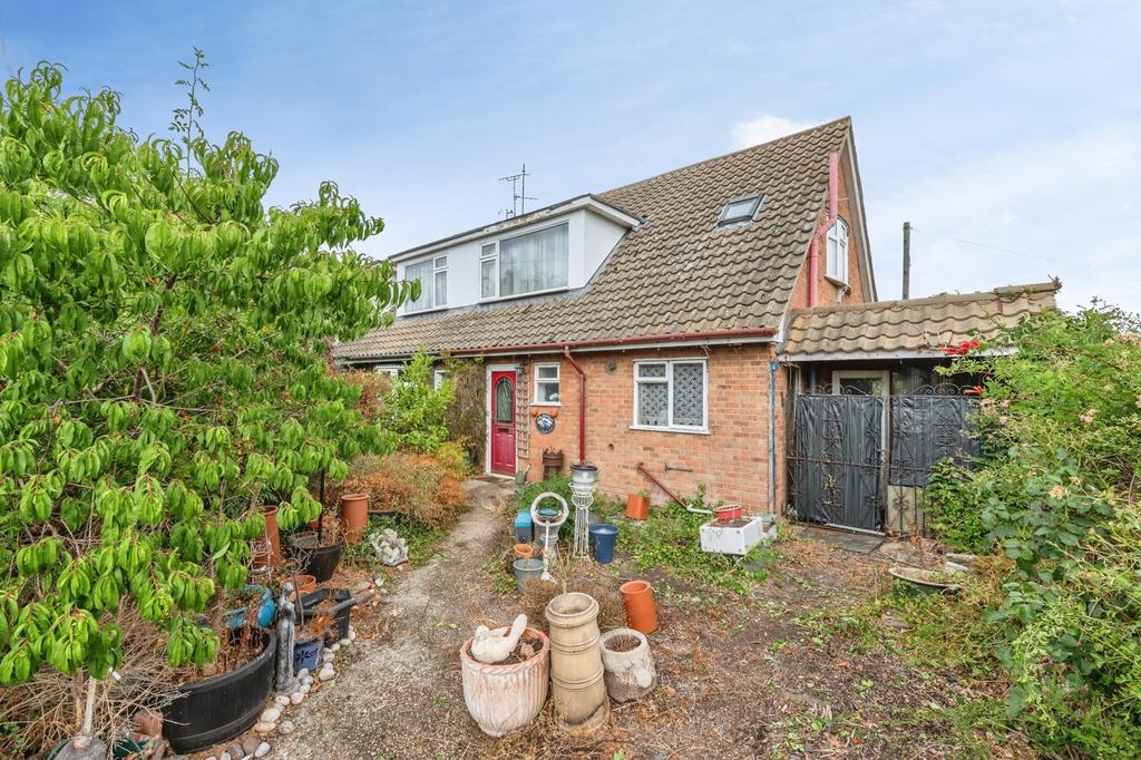 5 bedroom bungalow for sale in Essex on OnTheMarket
