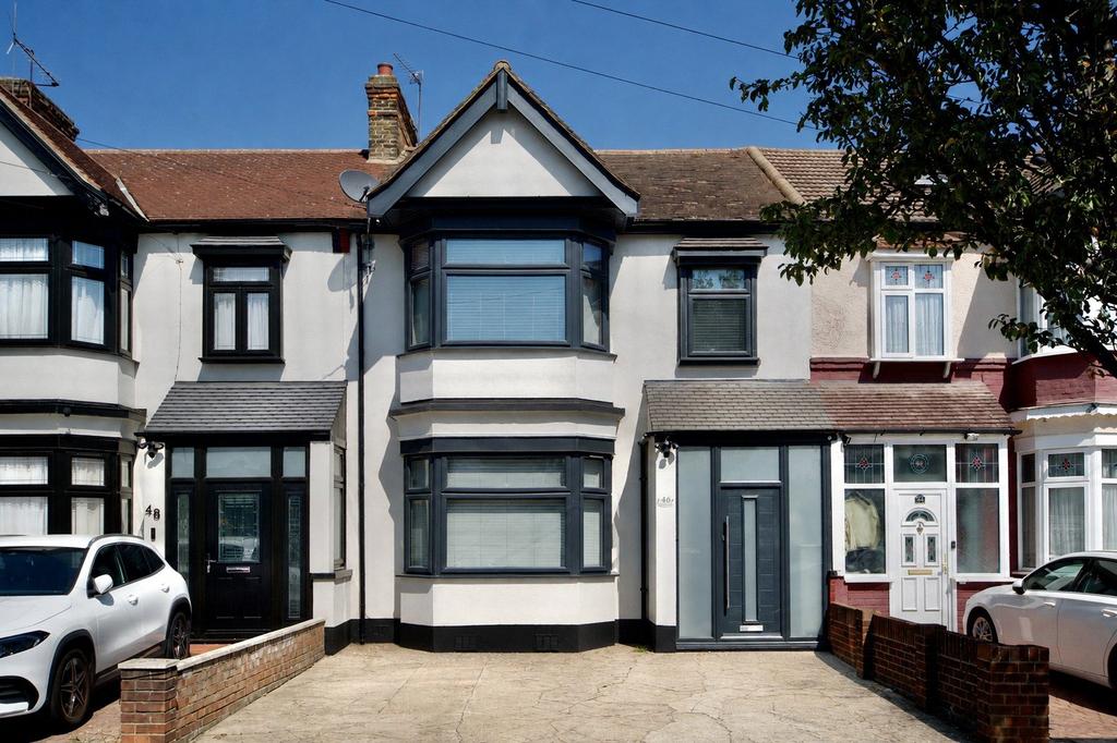 3 bedroom terraced house for sale in Ilford on OnTheMarket