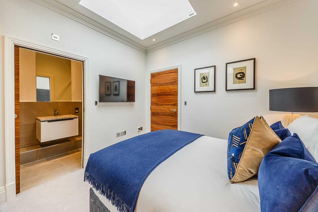 Apartment in London - View 5