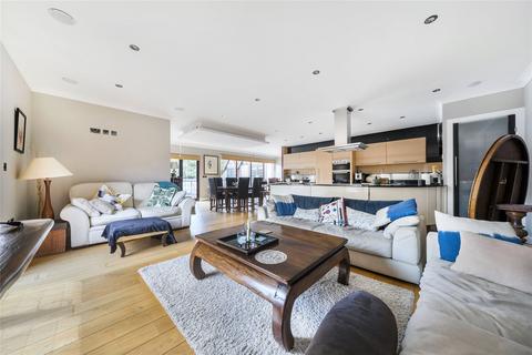 3 bedroom flat for sale, Pilgrims Way, Westerham, Kent