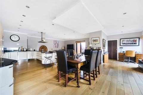 3 bedroom flat for sale, Pilgrims Way, Westerham, Kent