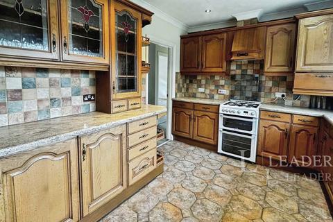 3 bedroom bungalow to rent, Locarno Avenue, Luton, Bedfordshire, LU4