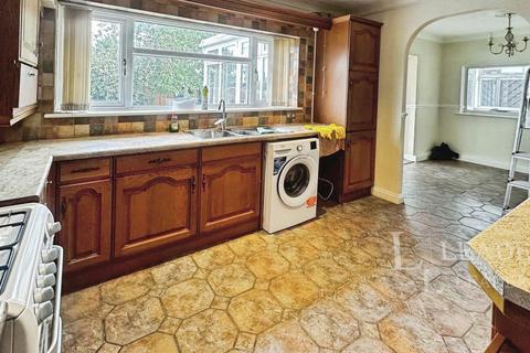 3 bedroom bungalow to rent, Locarno Avenue, Luton, Bedfordshire, LU4