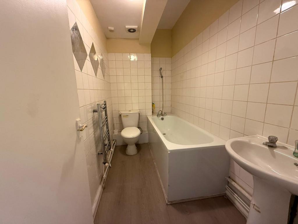 Apartment in Enfield - View 3