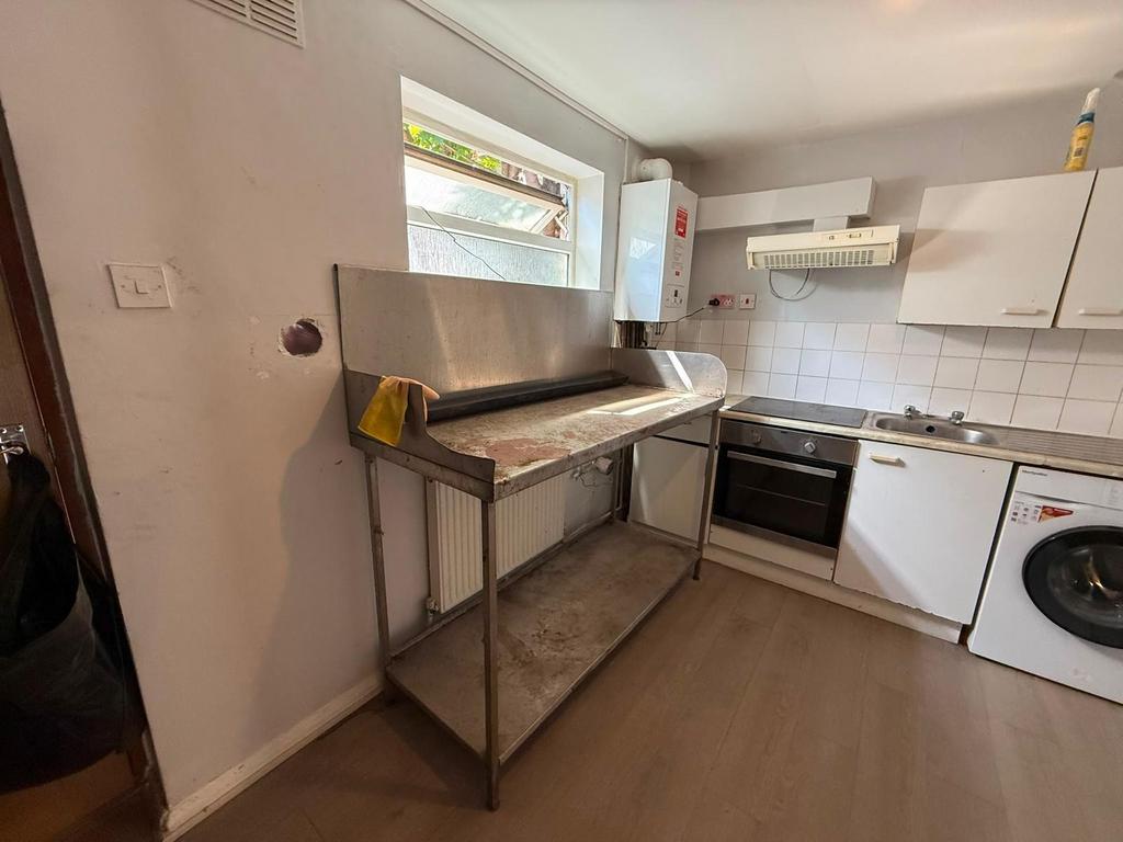 Apartment in Enfield - View 4