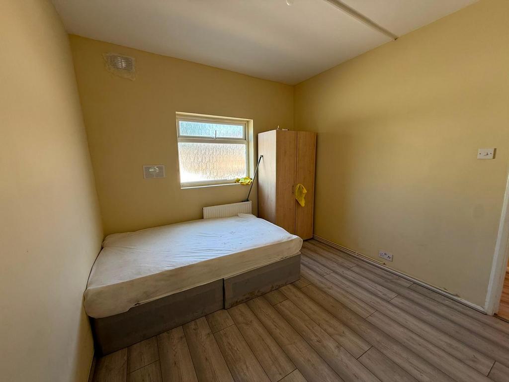 Apartment in Enfield - More