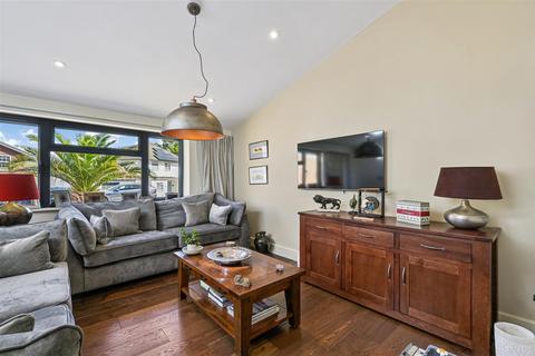 6 bedroom detached house for sale, Cleveland Gardens, Worcester Park