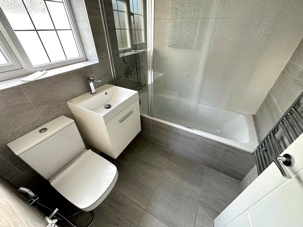 Apartment in Middlesex - View 3