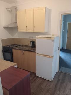 Studio to rent, Victoria Road, London N9
