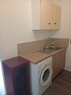 Studio to rent, Victoria Road, London N9
