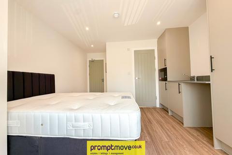 Studio to rent, Dunstable Road Luton LU4 8SE