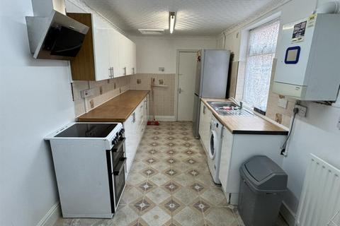 2 bedroom terraced house to rent, Beaconsfield Road, Leicester LE3