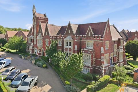 2 bedroom penthouse for sale, Pope Court, Warley CM14