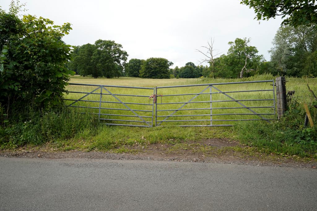 Hollybush Lane , Codsall WV8 - View 3