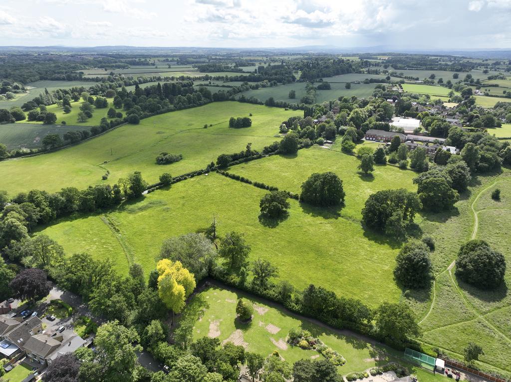 Hollybush Lane , Codsall WV8 - More