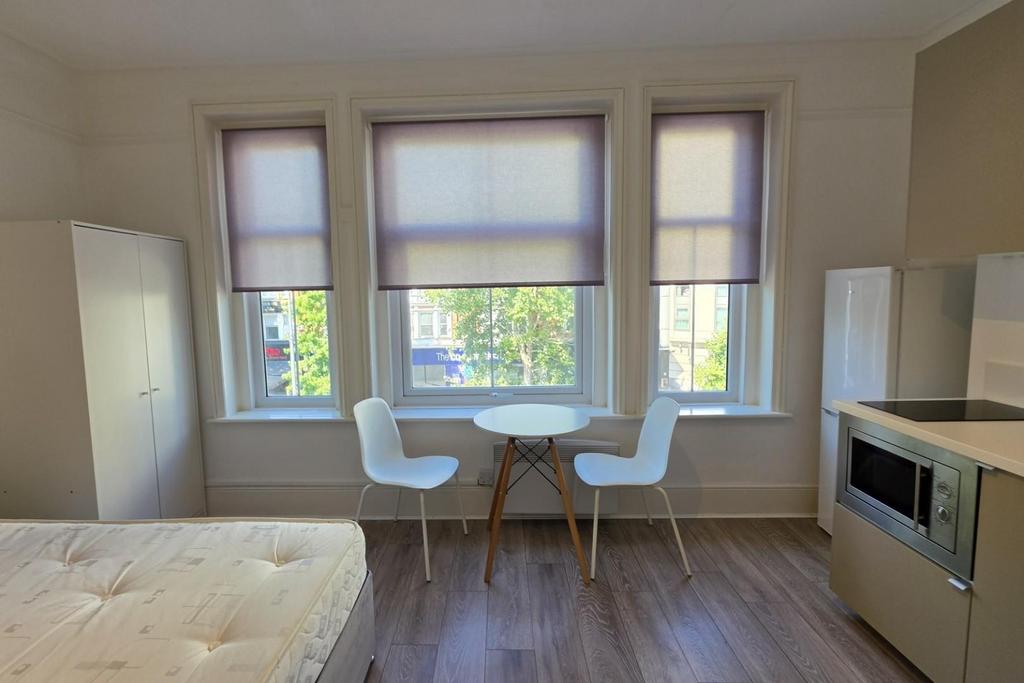 Apartment in Ealing - View 2