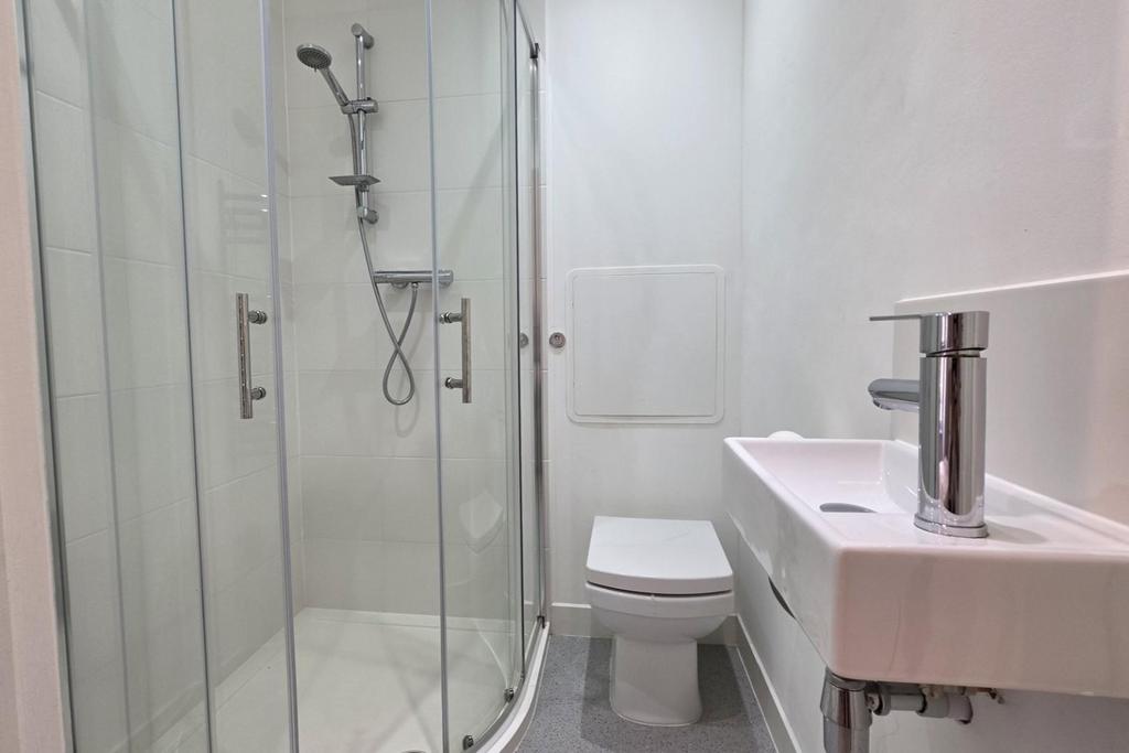 Apartment in Ealing - View 5