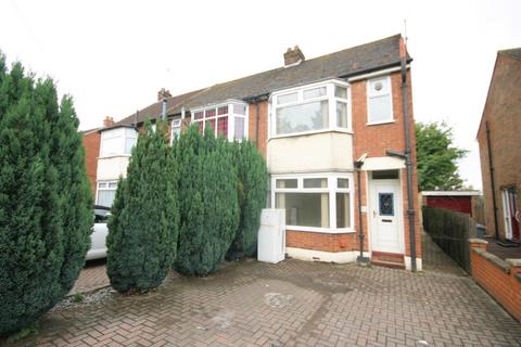 2 bedroom semi-detached house to rent, Trinity Road, Luton