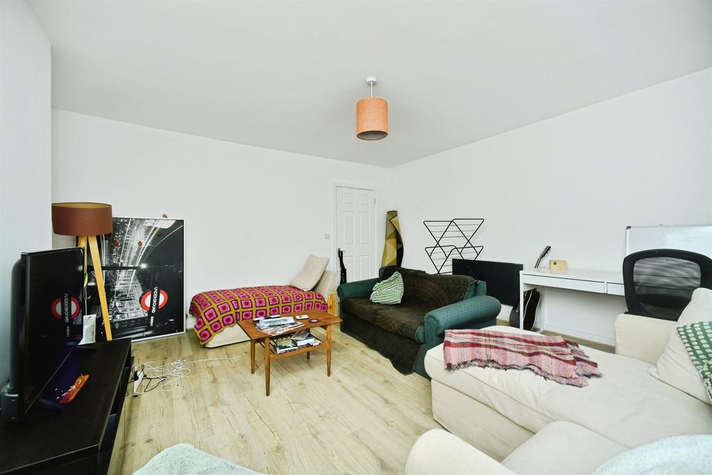 Apartment in Brighton - View 5
