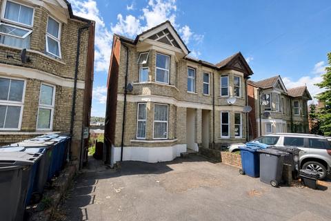 6 bedroom semi-detached house to rent, Priory Avenue, High Wycombe