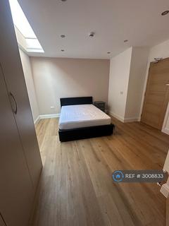 1 bedroom in a house share to rent, Hawthorne Crescent, Slough, SL1