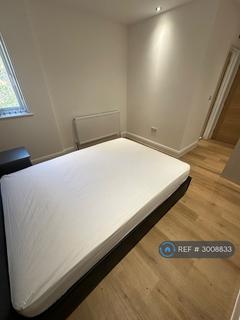 1 bedroom in a house share to rent, Hawthorne Crescent, Slough, SL1