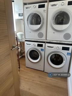 1 bedroom in a house share to rent, Hawthorne Crescent, Slough, SL1