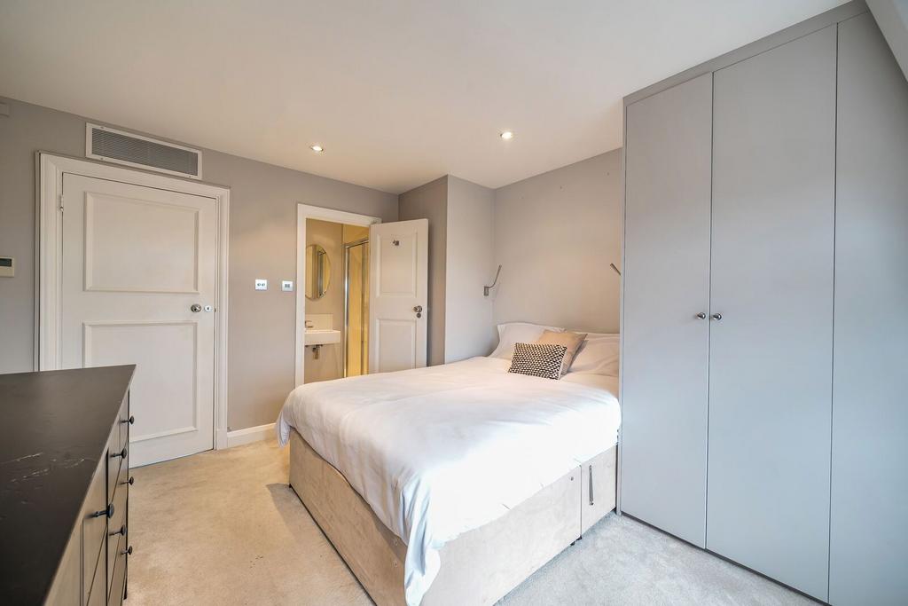 Apartment in London - View 5
