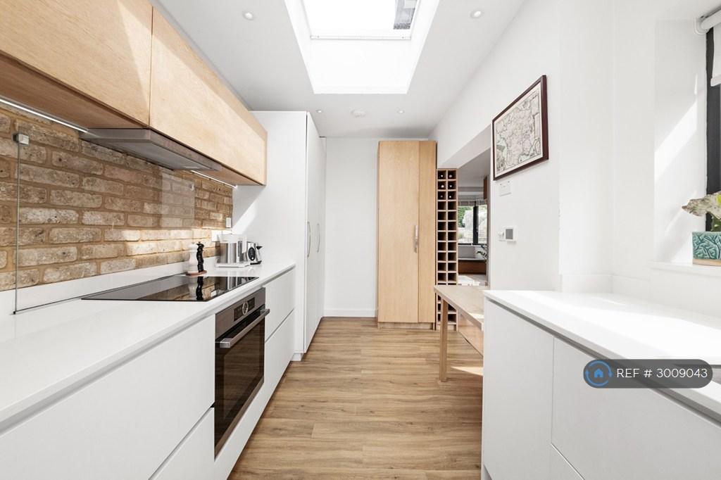 House in London - View 3