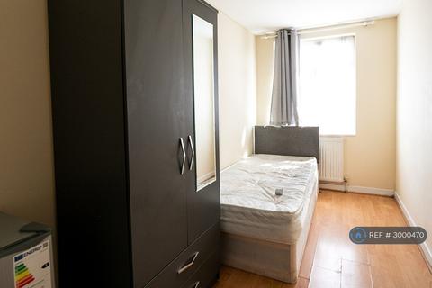 undefined, Staines Road, Hounslow, TW4