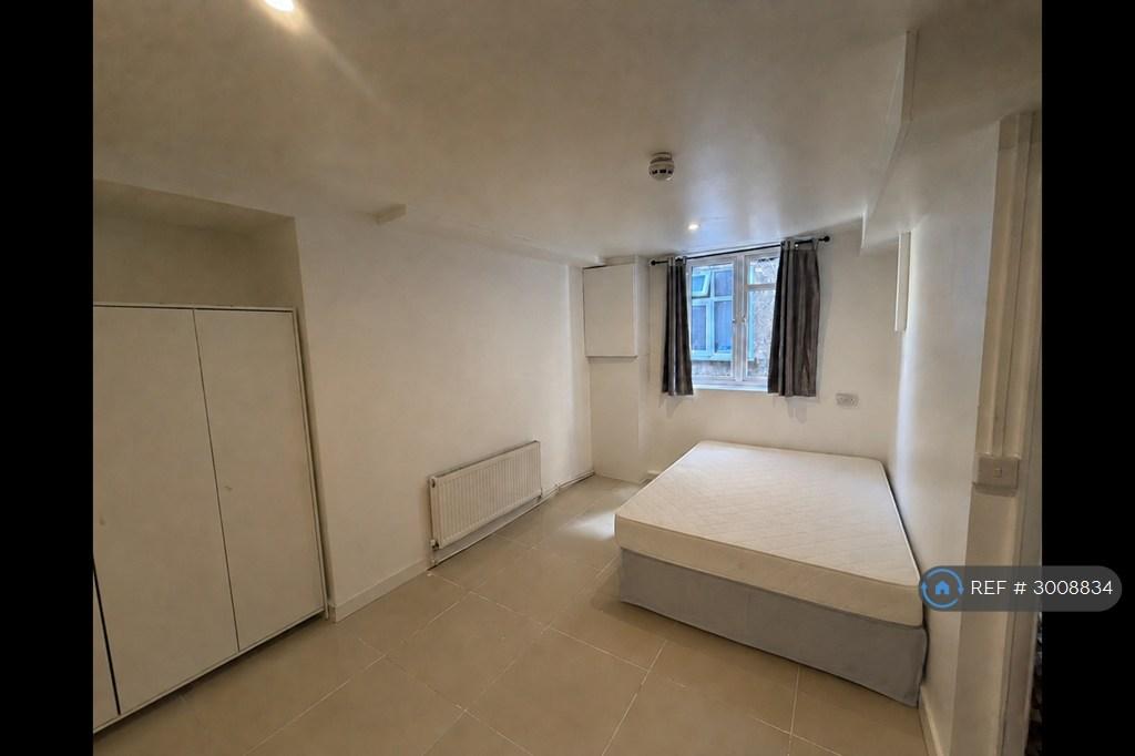 House in London - View 2