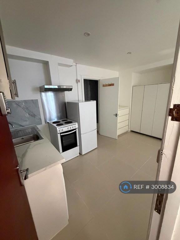 House in London - View 3