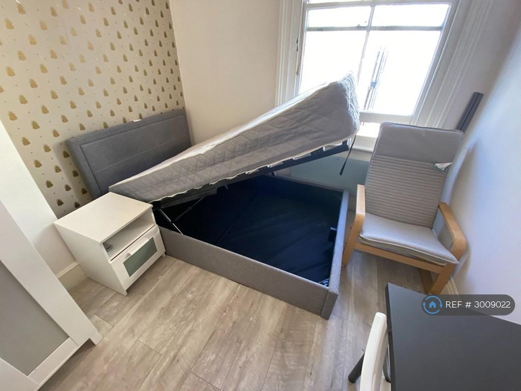 Apartment in Brighton - View 4