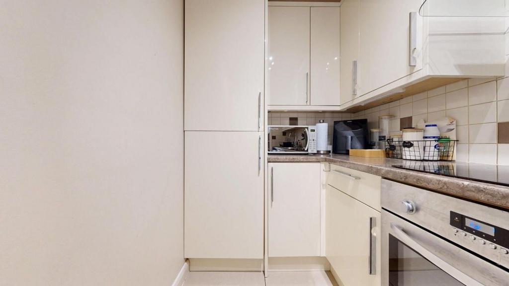 Apartment in London - View 5
