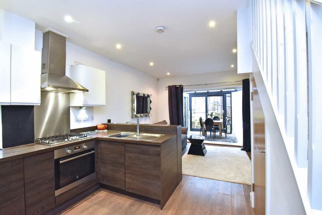 House in London - View 2