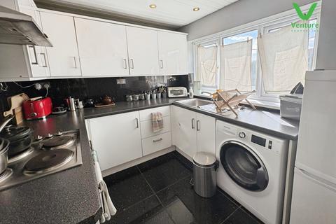 2 bedroom house to rent, Collier Close, Crook