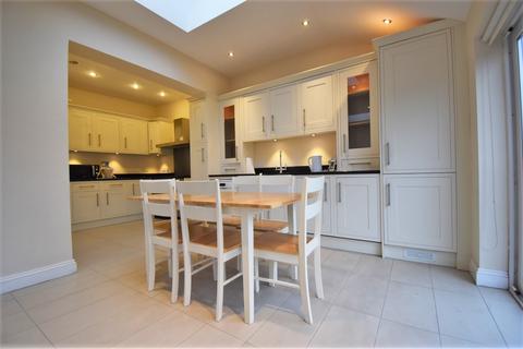 1 bedroom in a house share to rent, Broadfield Road London SE6