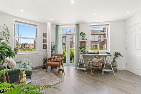 1 bedroom flat to rent, Replingham Road, London