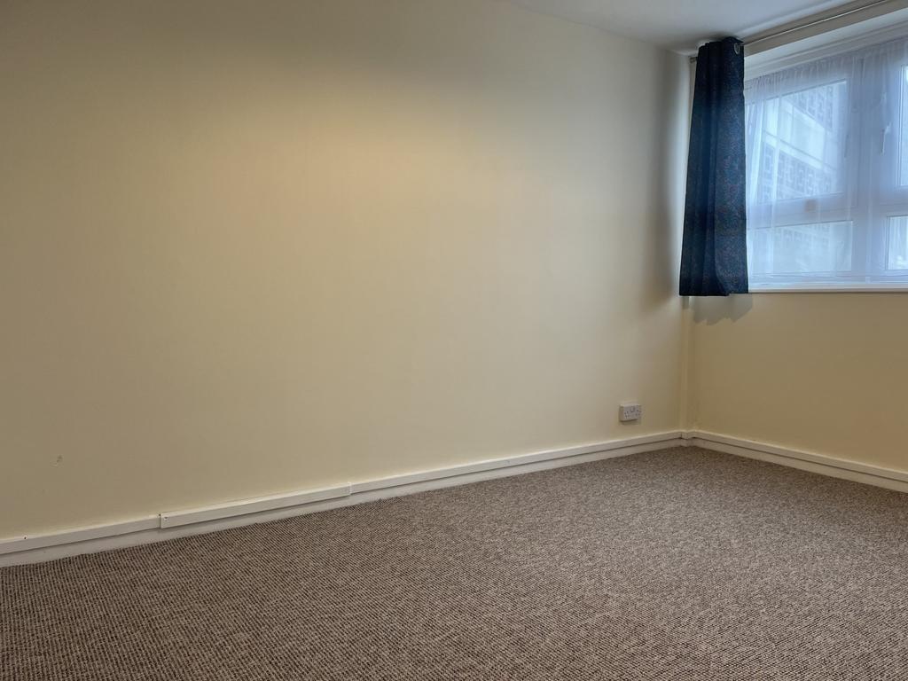 Apartment in Grays - View 4